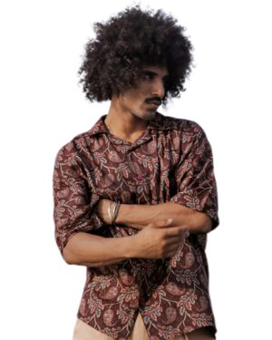 پوشش سنتی مردانه با پیراهن چوک سبک